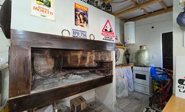 Casa Con 5 Ambientes En Dos Plantas, Cocina Comedor, 4 Dormitorios,Pileta, Quincho Con Parrilla