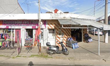 Venta 2 Locales Comerciales Sobre Lote de 200Mts.   en Haedo   Buen Estado
