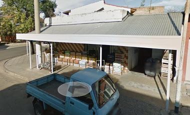 Venta 2 Locales Comerciales Sobre Lote de 200Mts.   en Haedo   Buen Estado