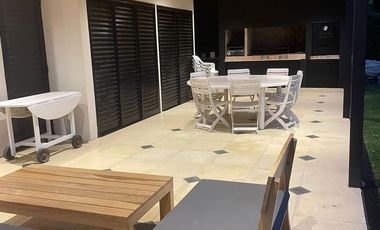 Casa en Alquiler Temporario en San Isidro, Boulogne Sur Mer - 8 Ambientes