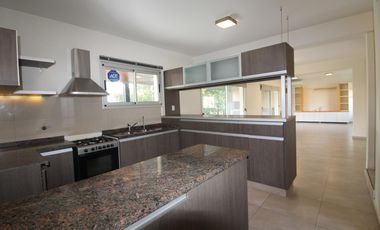 Los Cerezos - Valle Escondido,  Espectacular Casa de 3 Dormit 3 Bños Cochera p/4 Autos c/ Piscina!