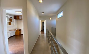 Los Cerezos - Valle Escondido,  Espectacular Casa de 3 Dormit 3 Bños Cochera p/4 Autos c/ Piscina!