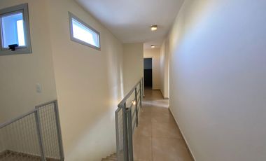 Los Cerezos - Valle Escondido,  Espectacular Casa de 3 Dormit 3 Bños Cochera p/4 Autos c/ Piscina!