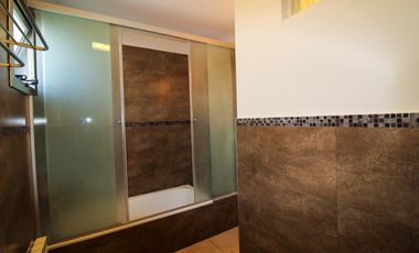 Los Cerezos - Valle Escondido,  Espectacular Casa de 3 Dormit 3 Bños Cochera p/4 Autos c/ Piscina!