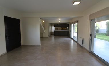 Los Cerezos - Valle Escondido,  Espectacular Casa de 3 Dormit 3 Bños Cochera p/4 Autos c/ Piscina!