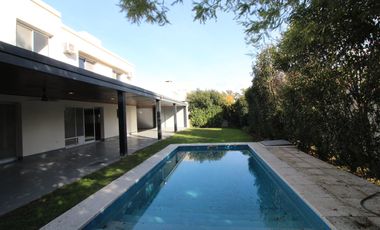 Los Cerezos - Valle Escondido,  Espectacular Casa de 3 Dormit 3 Bños Cochera p/4 Autos c/ Piscina!