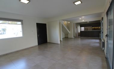 Los Cerezos - Valle Escondido,  Espectacular Casa de 3 Dormit 3 Bños Cochera p/4 Autos c/ Piscina!