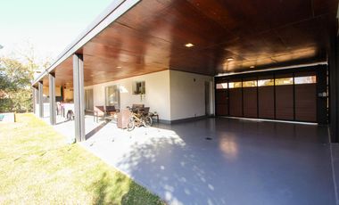 Los Cerezos - Valle Escondido,  Espectacular Casa de 3 Dormit 3 Bños Cochera p/4 Autos c/ Piscina!