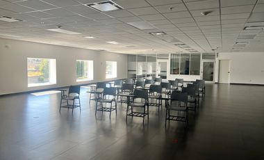 Nave industrial con servicio logístico integral