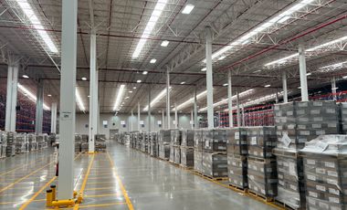 Nave industrial con servicio logístico integral