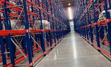 Nave industrial con servicio logístico integral