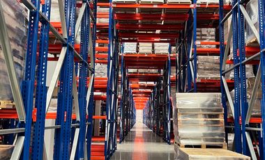 Nave industrial con servicio logístico integral