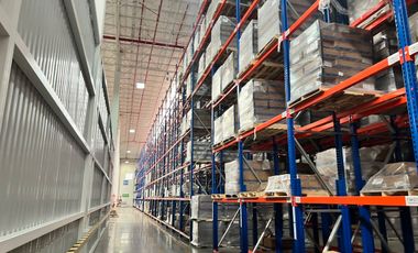 Nave industrial con servicio logístico integral
