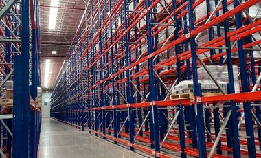 Nave industrial con servicio logístico integral