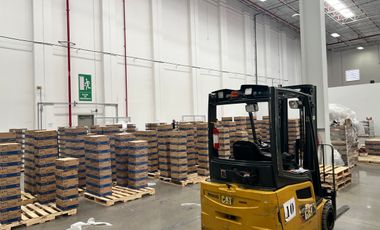 Nave industrial con servicio logístico integral