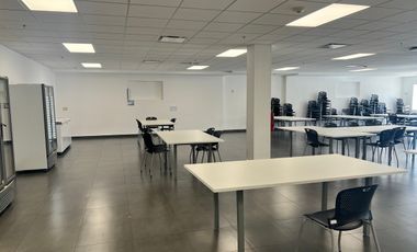 Nave industrial con servicio logístico integral