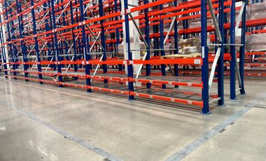 Nave industrial con servicio logístico integral