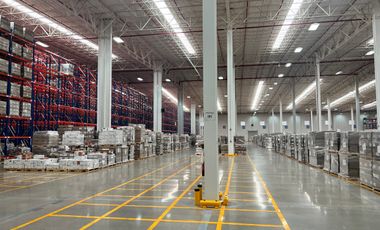 Nave industrial con servicio logístico integral