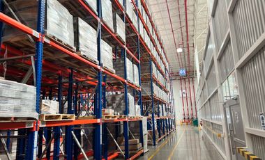 Nave industrial con servicio logístico integral