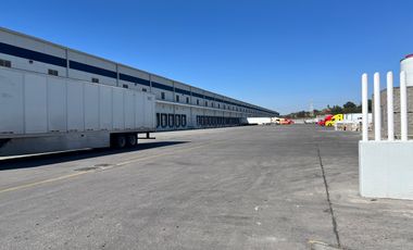 Nave industrial con servicio logístico integral