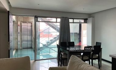 Departamento amueblado, interior; auto NO FIJO, en edificio pequeño