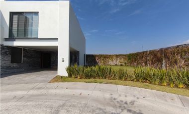 CASA NUEVA EN COTO PRIVADO CEDAR CON JARDIN, SAHUAYO MICHOACAN