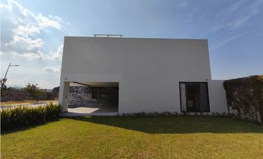 CASA NUEVA EN COTO PRIVADO CEDAR CON JARDIN, SAHUAYO MICHOACAN