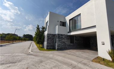 CASA NUEVA EN COTO PRIVADO CEDAR CON JARDIN, SAHUAYO MICHOACAN