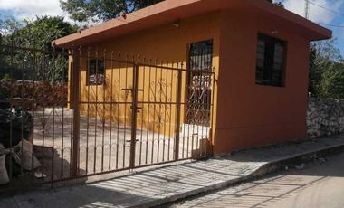 CASA PARA REMODELAR EN VENTA EN ESQUINA, EN EL PUEBLO MAGICO DE IZAMAL.