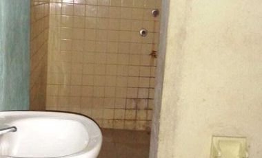 CASA PARA REMODELAR EN VENTA EN ESQUINA, EN EL PUEBLO MAGICO DE IZAMAL.