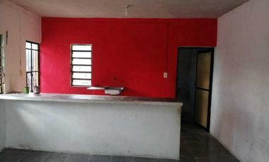 CASA PARA REMODELAR EN VENTA EN ESQUINA, EN EL PUEBLO MAGICO DE IZAMAL.
