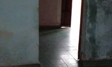 CASA PARA REMODELAR EN VENTA EN ESQUINA, EN EL PUEBLO MAGICO DE IZAMAL.