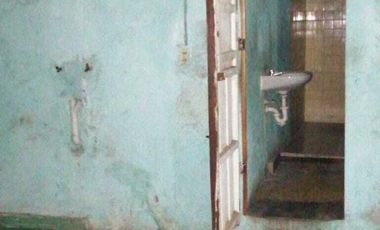 CASA PARA REMODELAR EN VENTA EN ESQUINA, EN EL PUEBLO MAGICO DE IZAMAL.