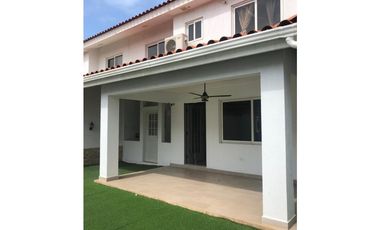 CASA EN QUINTAS DE VERSALLES 4 REC