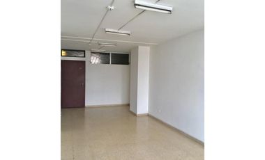 OFICINA 74m2, FRENTE AL CENTRO COMERCIAL  EL DORADO, PLAZA CENTRO