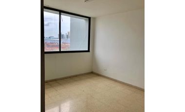 OFICINA 74m2, FRENTE AL CENTRO COMERCIAL  EL DORADO, PLAZA CENTRO
