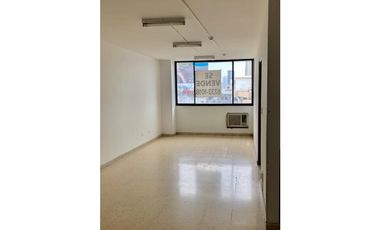 OFICINA 74m2, FRENTE AL CENTRO COMERCIAL  EL DORADO, PLAZA CENTRO