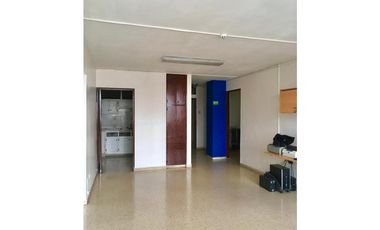 OFICINA 165 m2, FRENTE AL CENTRO COMERCIAL  EL DORADO, PLAZA CENTRO