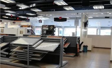 LOCAL DE 1.000 M2  EN FERNANDEZ DE CORDOBA VISTA HERMOSA