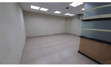 OFICINAS/LOCAL DE 400M2 EN PLANTA BAJA EN MINI MALL EL CANGREJO