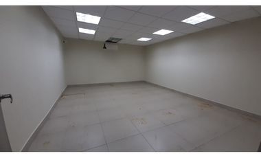 OFICINAS/LOCAL DE 400M2 EN PLANTA BAJA EN MINI MALL EL CANGREJO