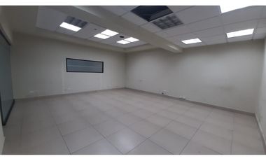 OFICINAS/LOCAL DE 400M2 EN PLANTA BAJA EN MINI MALL EL CANGREJO