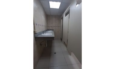 OFICINAS/LOCAL DE 400M2 EN PLANTA BAJA EN MINI MALL EL CANGREJO