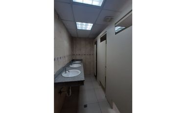 OFICINAS/LOCAL DE 400M2 EN PLANTA BAJA EN MINI MALL EL CANGREJO