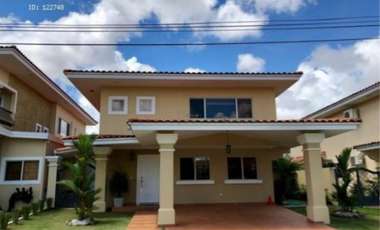 CASA DE 379M2 EN BRISAS DEL GOLF, VILLA ALTA