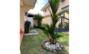 CASA DE 379M2 EN BRISAS DEL GOLF, VILLA ALTA