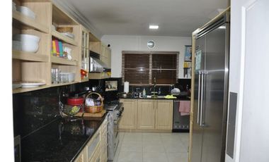 CASA DE 551M2 CONSTRUCCIÓN CON PISCINA EN BRISAS DEL GOLF, VILLA ALTA