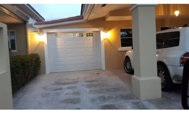 CASA DE 551M2 CONSTRUCCIÓN CON PISCINA EN BRISAS DEL GOLF, VILLA ALTA