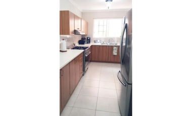 CASA DE 350m2 EN BRISAS DEL GOLF, VILLA ALTA