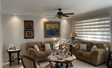 CASA DE 350m2 EN BRISAS DEL GOLF, VILLA ALTA